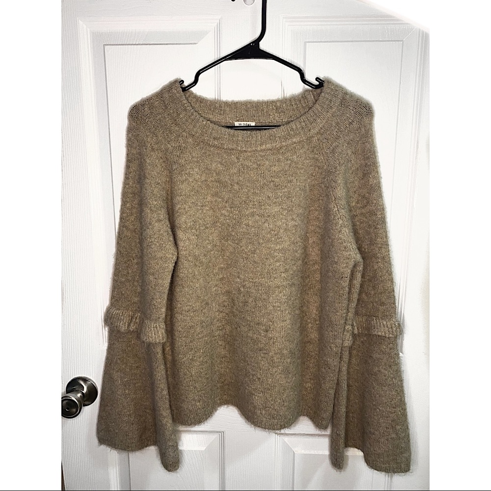 En Créme Bell Sleeve Sweater